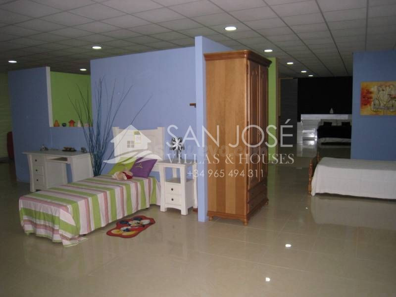 Inmobiliaria San Jose Villas and Houses vende nave industria - foto 3