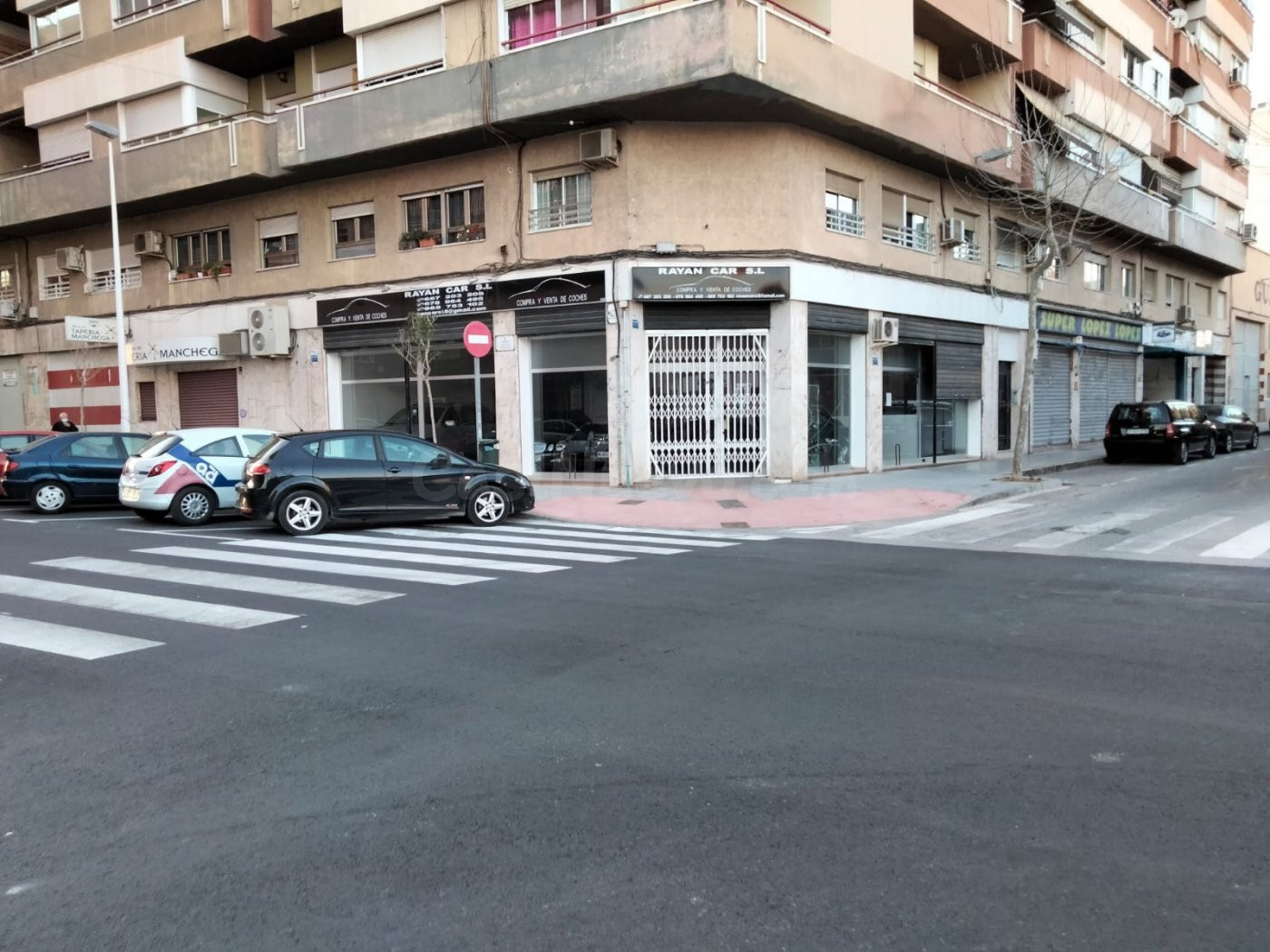 SE ALQUILA, SE VENDE O SE ALQUILA CON OPCIÓN COMPRA LOCAL COMERCIAL EN ELCHE ZONA PLAZA CREVILLENTE.