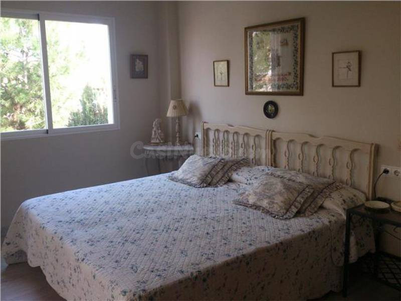 ¡¡ SE VENDE ESTUPENDO CHALET MUY APMLIO Y LUMINISO, EN SANTA - foto 2