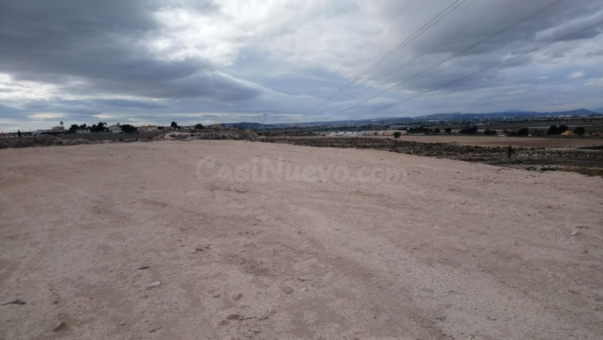 Venta de 10 parcelas de 10.000 M2 en zona OASIS, LA MARINA - foto 2
