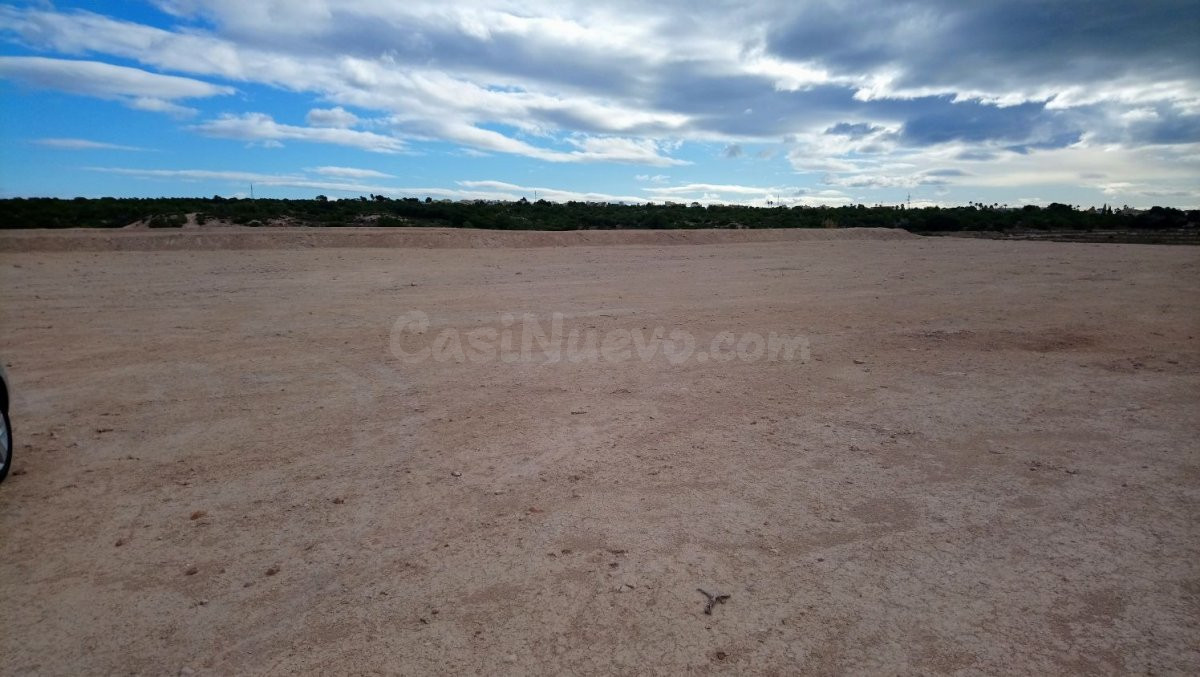Venta de 10 parcelas de 10.000 M2 en zona OASIS, LA MARINA - foto 3