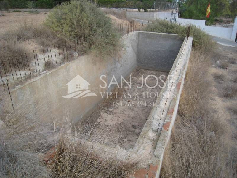 VENTA DE PARCELA CON POSIBILIDAD DE ALBERGUE EN ASPE EN LAS FUENTES