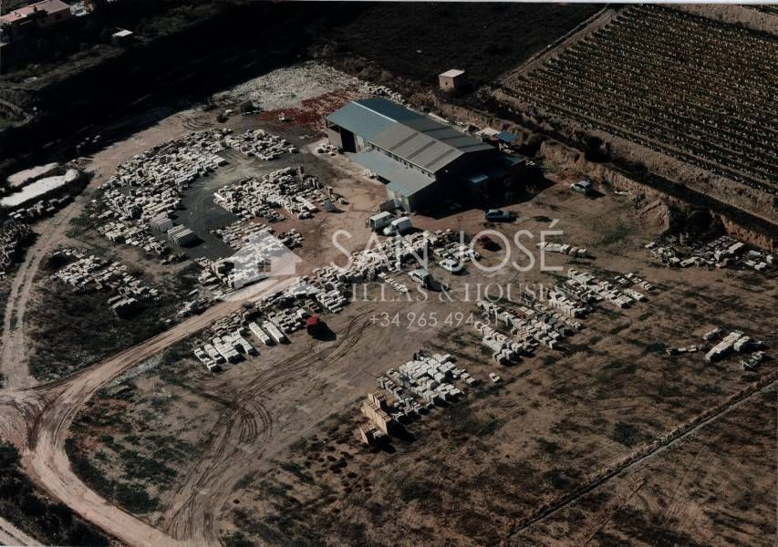 VENTA DE NAVE INDUSTRIAL ENTRE NOVELDA Y LA ROMANA ALICANTE