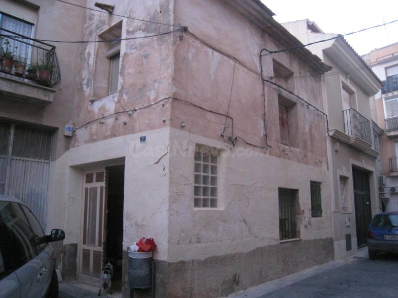 VENTA DE CASA EN PLENO CENTRO EN CALLE PEATONAL EN ASPE ALICANTE