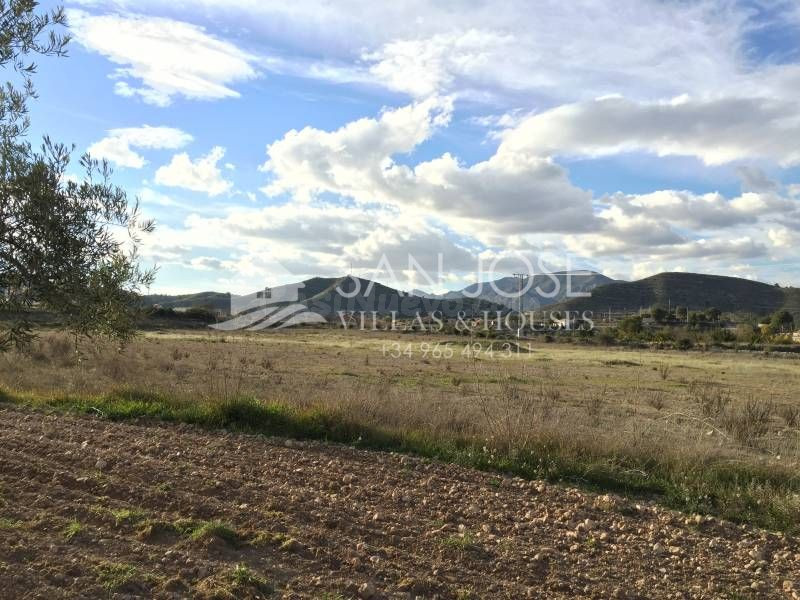 VENTA DE PARCELA EN HONDON DE LAS NIEVES EN ZONA ESPECTACULAR