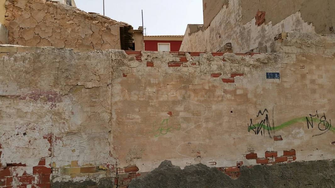 SE VENDE SOLAR CON CASA PARA DERRIBAR EN ASPE, ALICANTE, ESP - foto 2