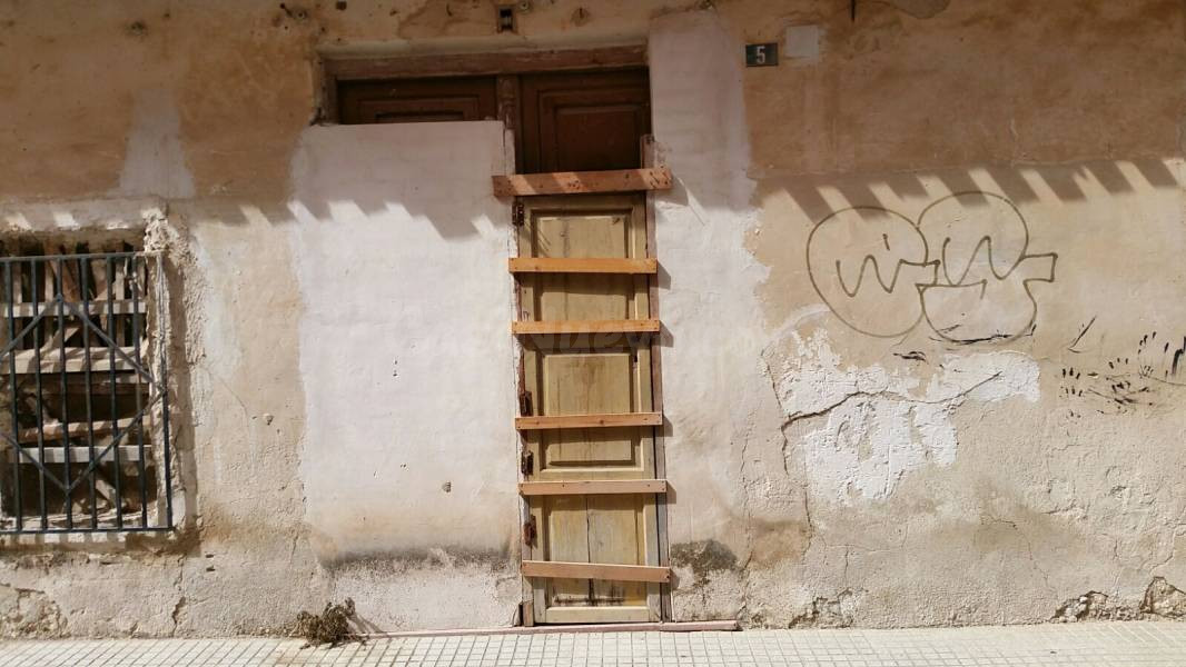 SE VENDE SOLAR CON CASA PARA DERRIBAR EN ASPE, ALICANTE, ESP - foto 3