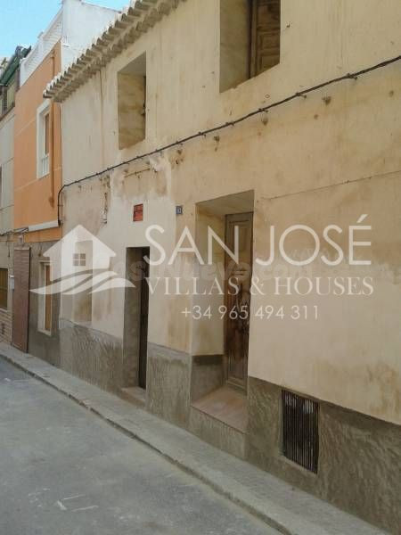 INMOBILIARIA SAN JOSE VENDE CASA SOLAR EN ASPE