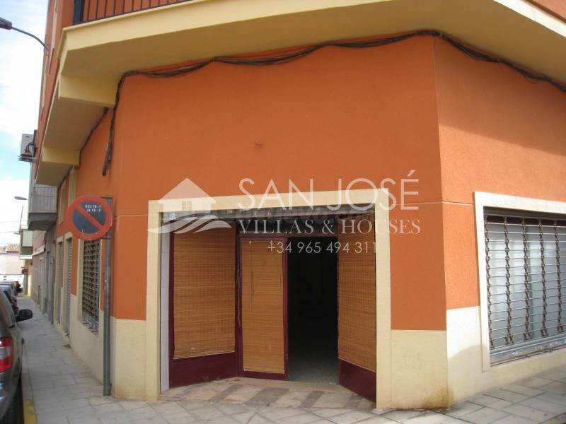 INMOBILIARIA SAN JOSE VILLAS AND HOUSES VENDE LOCAL COMERCIAL EN ASPE