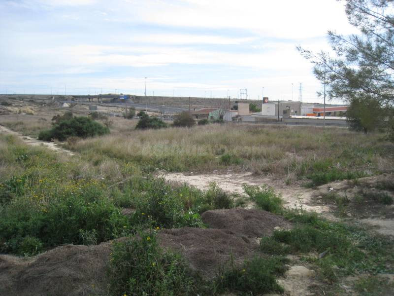 INMOBILIARIA SAN JOSE VILLAS AND HOUSES VENDE PARCELA EN ALENDA GOLF