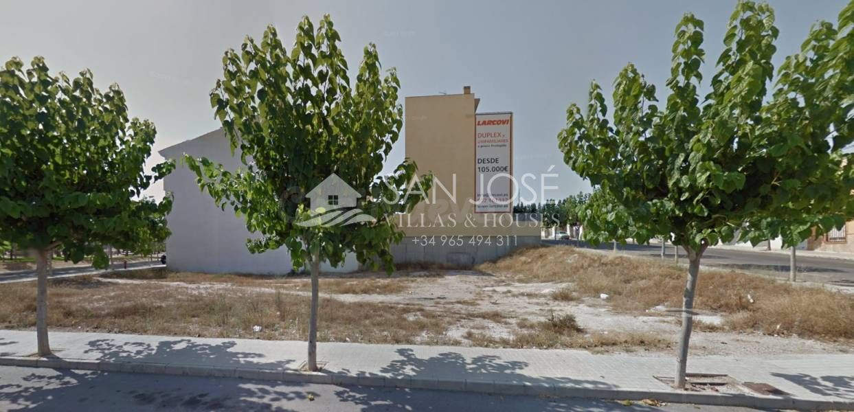 VENTA DE SOLAR URANO EN ZONA PARQUE CON PROYECTO INCLUIDO