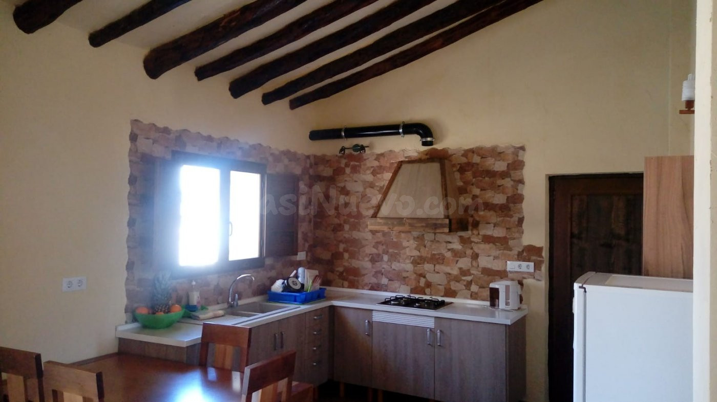 INTERESANTE CASA CON TERRENO EN UNA MUY BUENA ZONA EN PINOSO