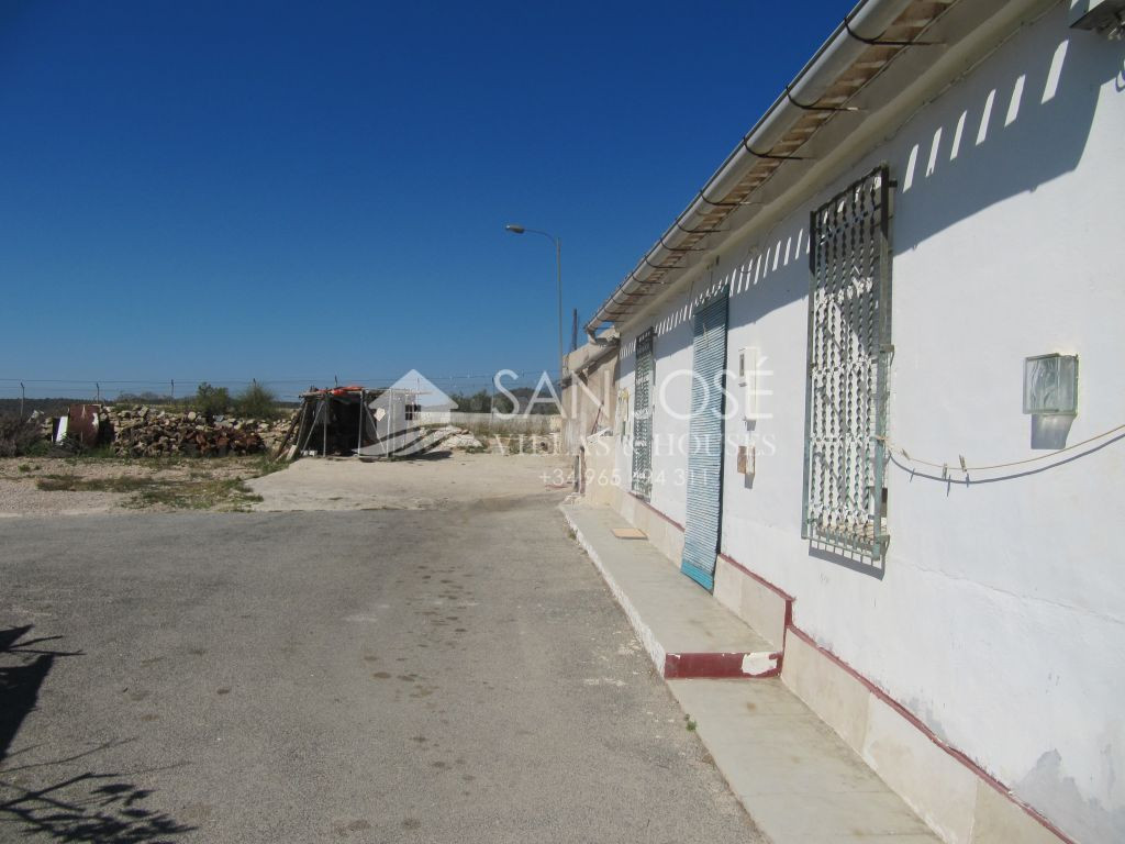 SE VENDE CASA CON TERRENO URBANO EN BARINAS (MURCIA)