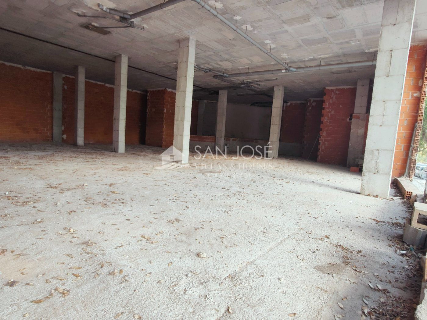 ESPECTACULAR LOCAL COMERCIAL EN MUY BUENA ZONA EN ASPE PRECIO A NEGOCIAR
