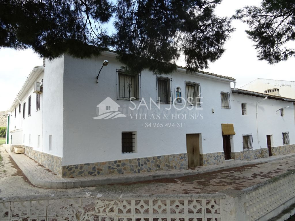 VENTA DE VILLA O CASA SEÑORIALES CON BODEGA Y 13.000 M2 DE PARCELA EN ASPE, ALICANTE, SPAIN