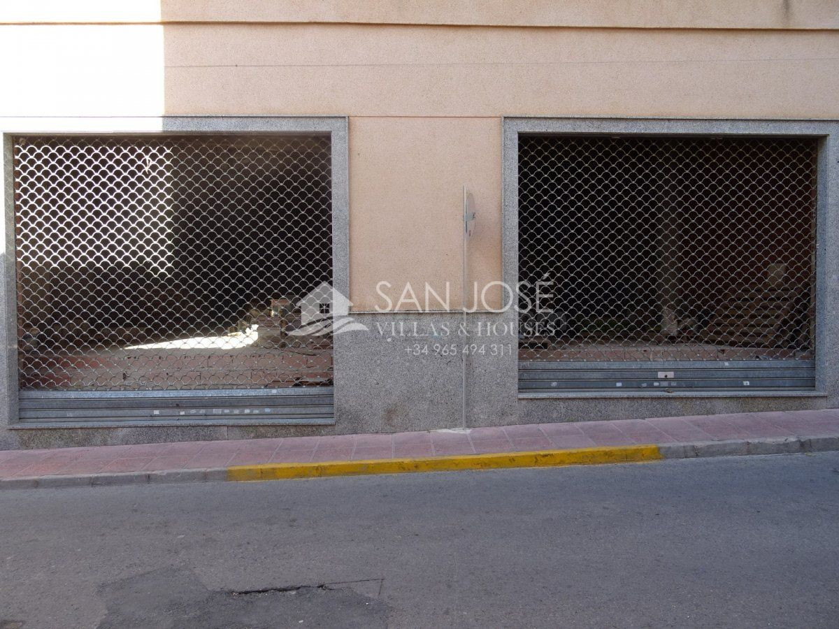 VENTA DE LOCAL COMERCIAL EN ZONA CENTRO A 50 METROS DE LA PLAZA MAYOR