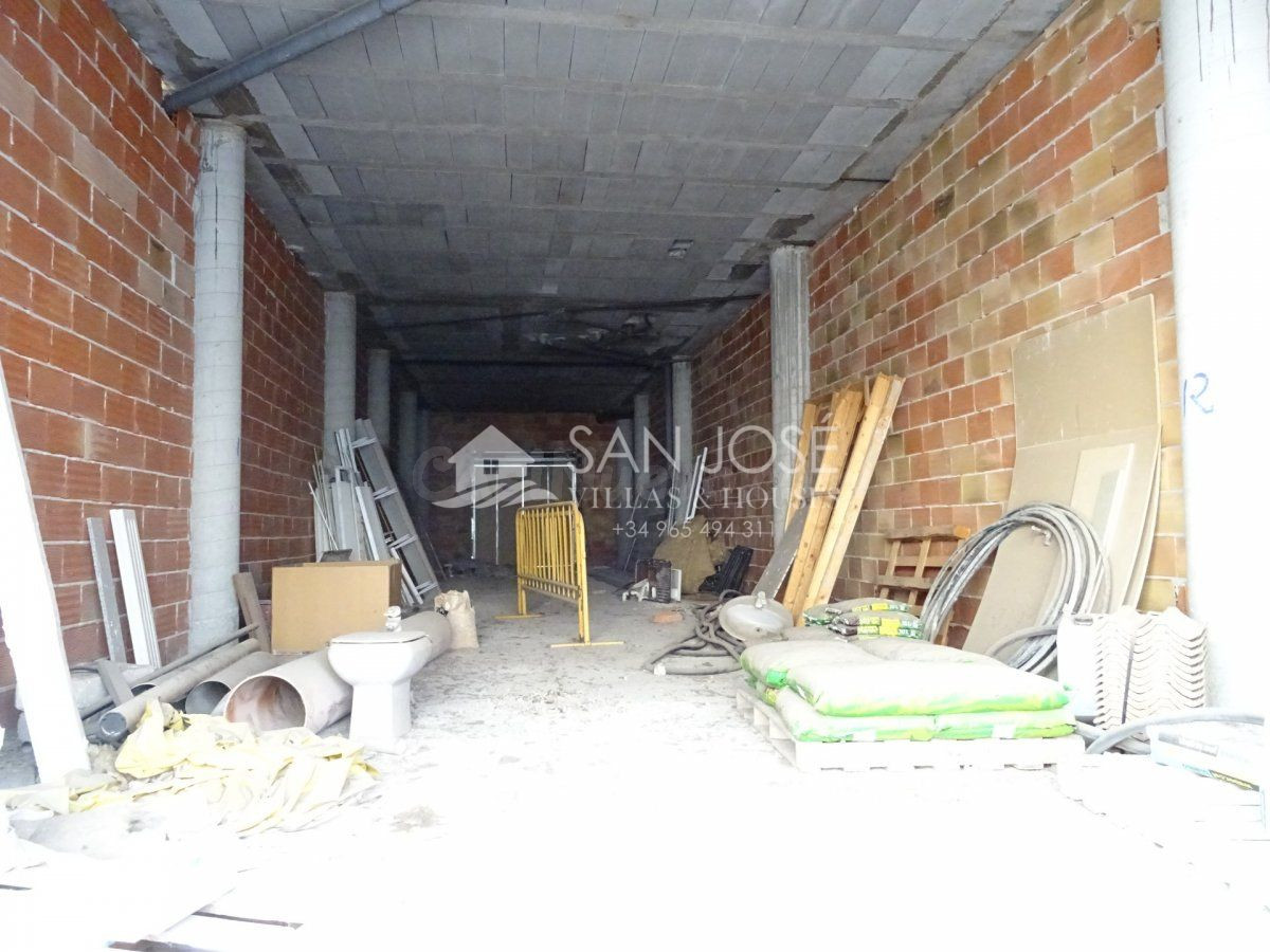 VENTA DE LOCAL COMERCIAL EN ZONA CENTRO A 50 METROS DE LA PL - foto 4