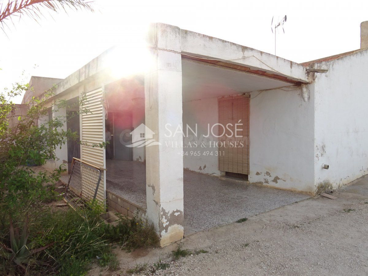 VENTA DE CASA DE CAMPO EN CAMINO DE HONDÓN EN ASPE CON ALMACÉN DE 50 M2