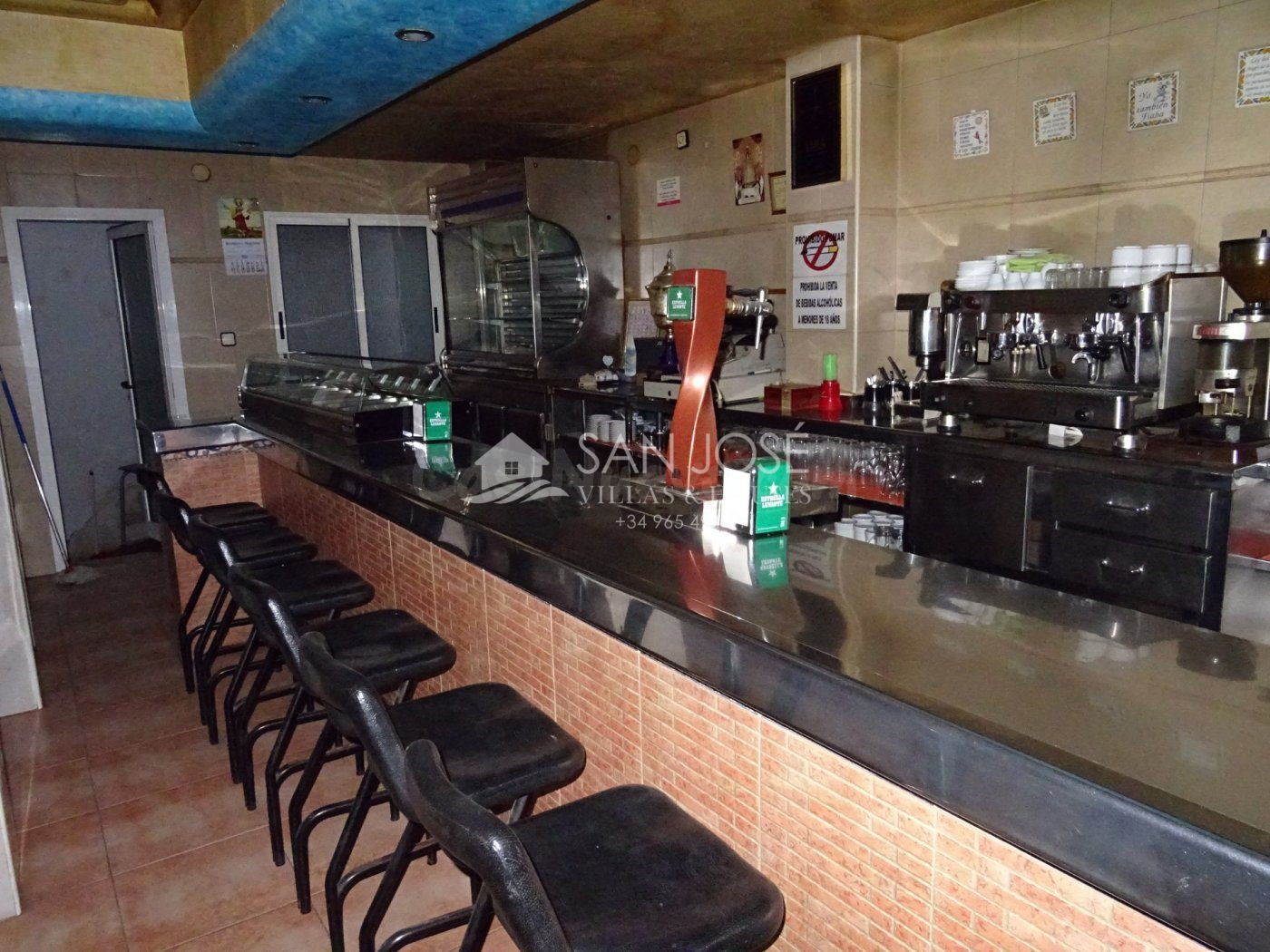 ALQUILER DE BAR-CAFETERIA EN ASPE EN ZONA MERCADONA EQUIPADO PARA SU FUNCIONAMIENTO