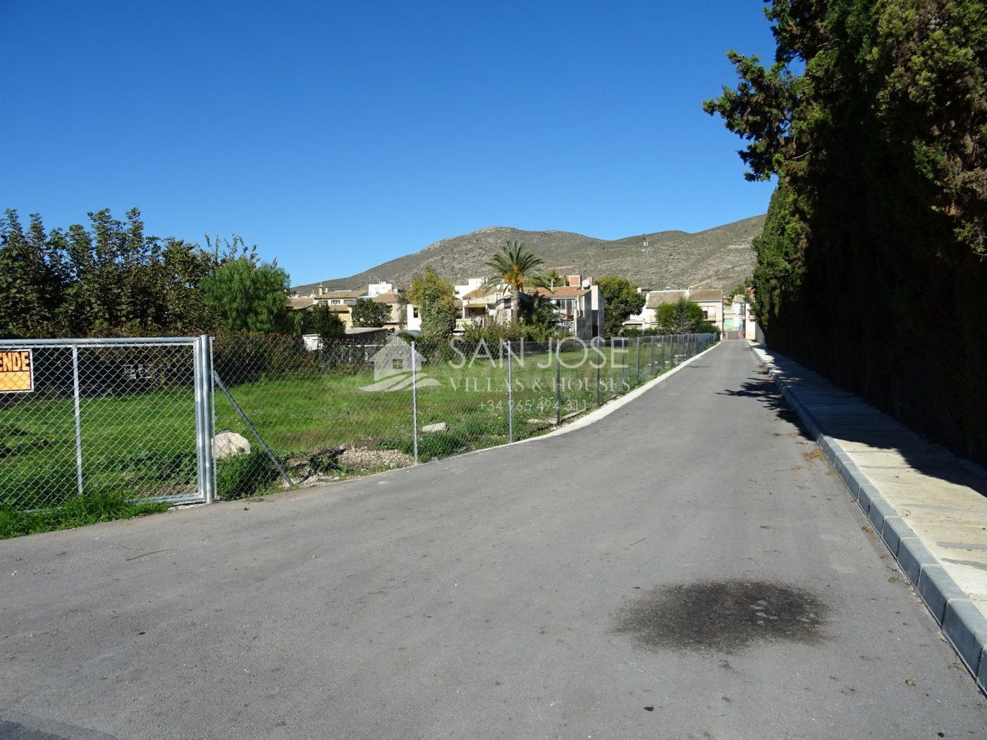 VENTA DE PARCELA URBANA EN HONDÓN DE LOS FRAILES EN ZONA CENTRO