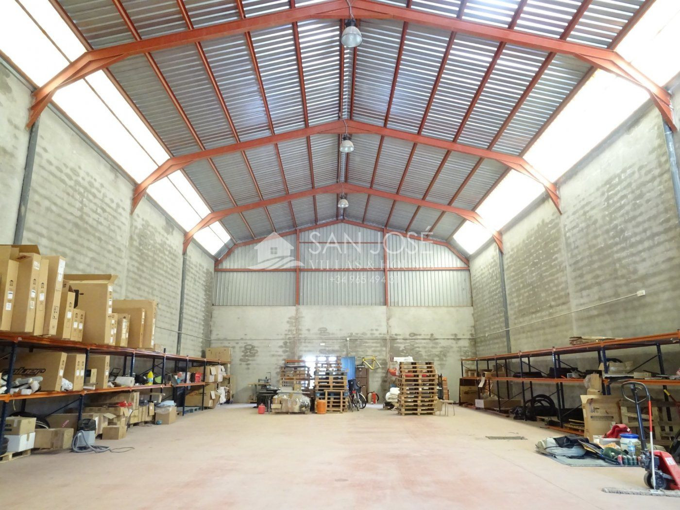 VENTA DE NAVE INDUSTRIAL EN HONDÓN DE LAS NIEVES EN POLÍGONO