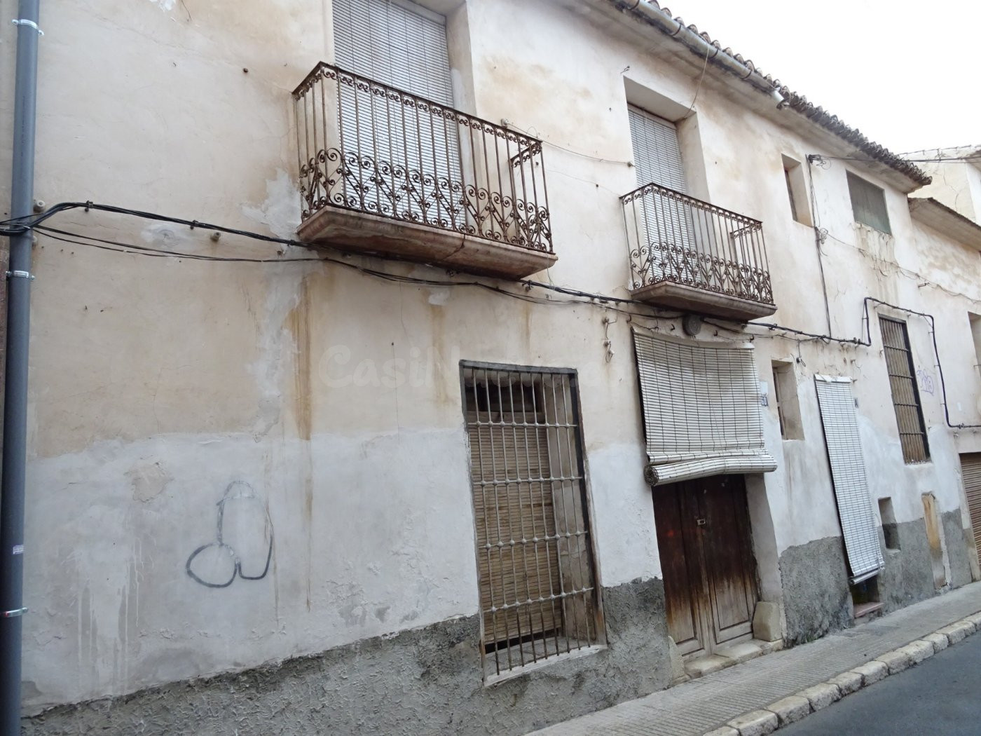 SE VENDE CASA PARA REFORMAR EN EL CENTRO DE ASPE