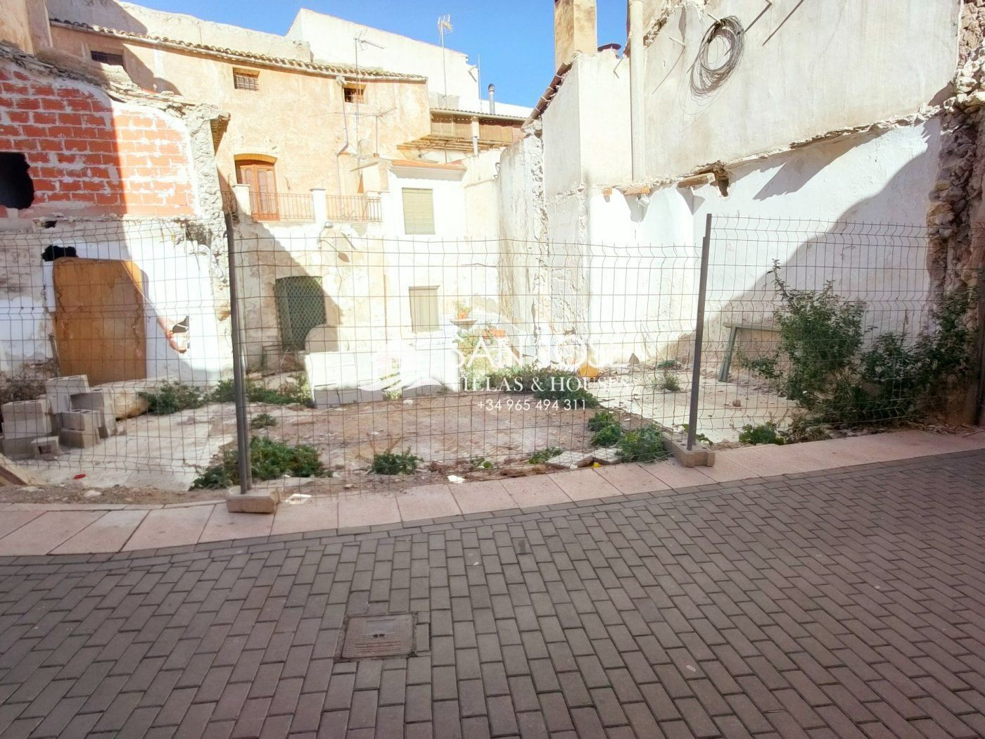SE VENDE SOLAR EN ASPE CENTRO CON PROYECTO-AVALES Y LICENCIAS