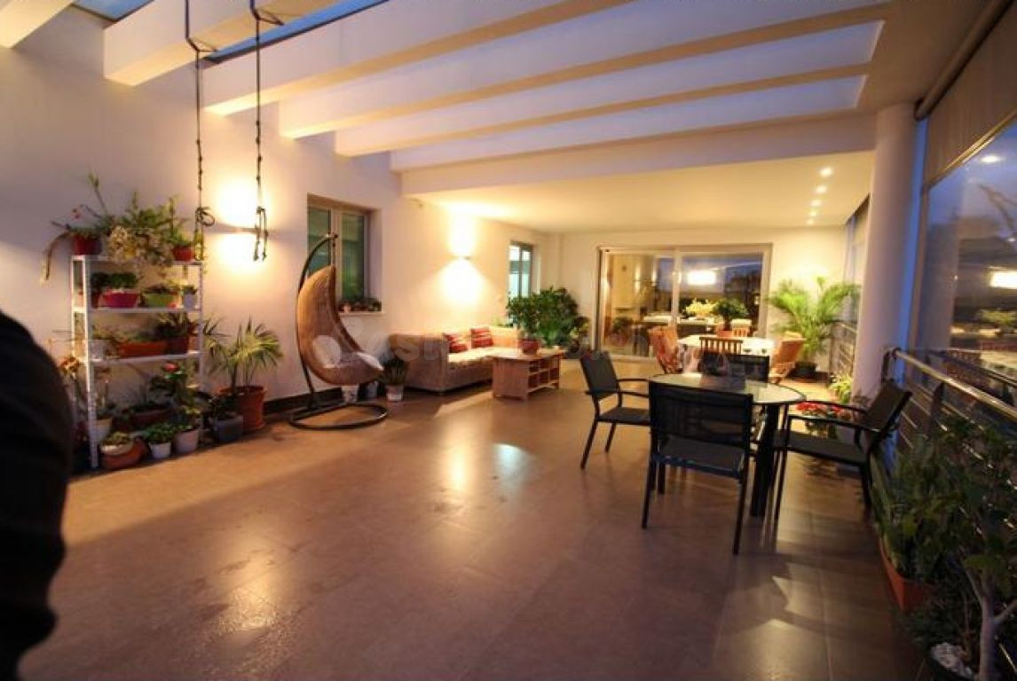 SE VENDE AMPLIO Y LUMINOSO CHALET EN PEÑA LAS AGUILAS