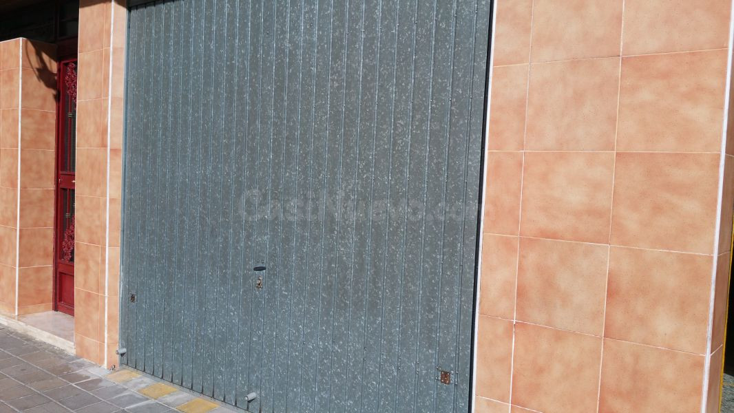 SE VENDEN 2 LOCALES UNIDOS - foto 2