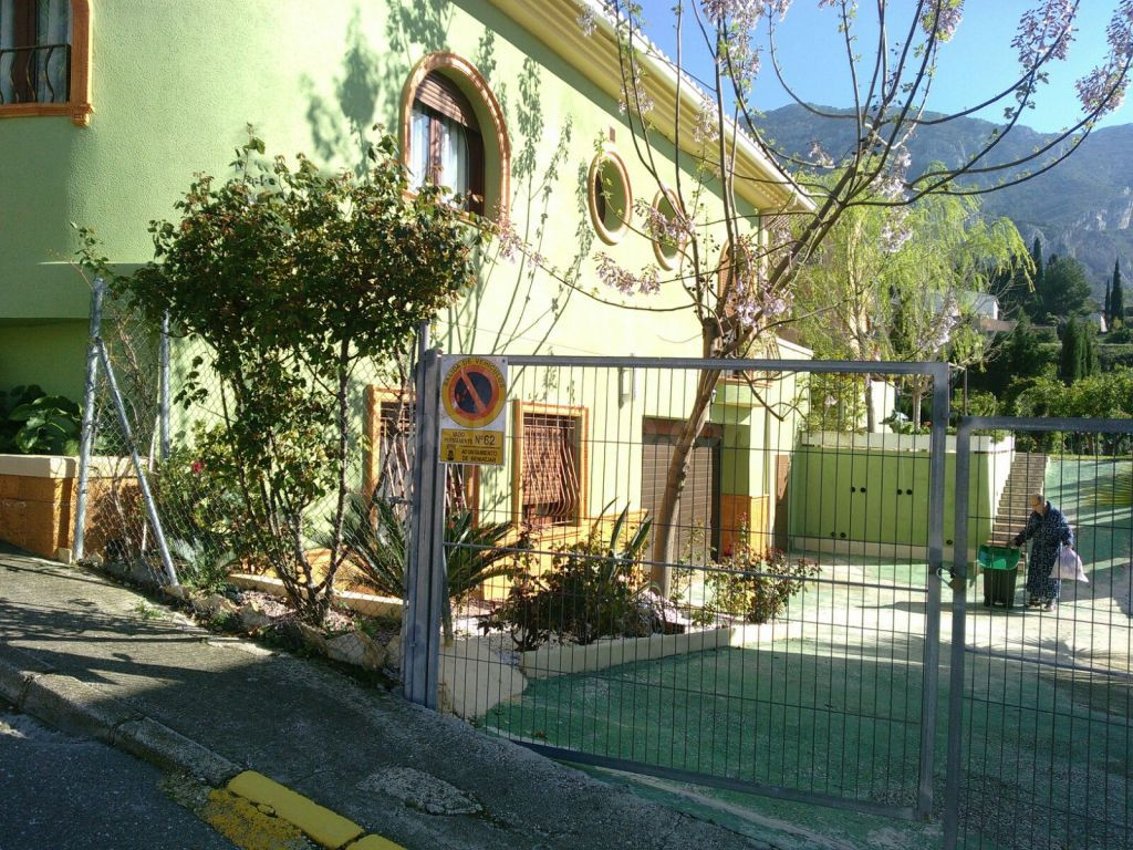 chalet estupendo,con todos los servicios a mano.estupendo pa