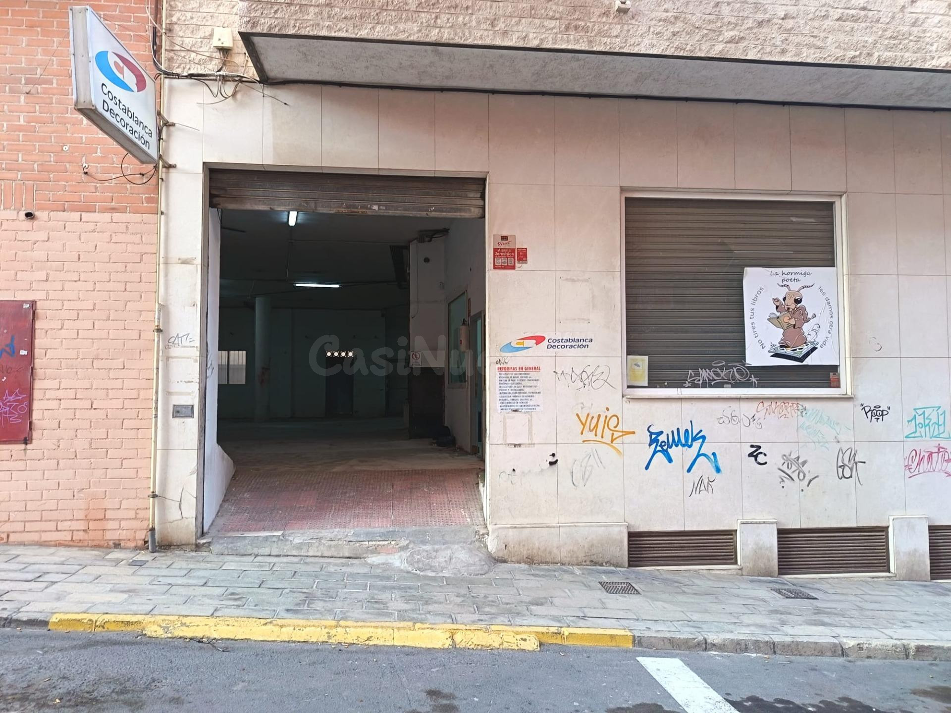 SE VENDE NAVE ESTUPENDA EN MUY BUENA ZONA,CON PLAZA PARA 6 COCHES