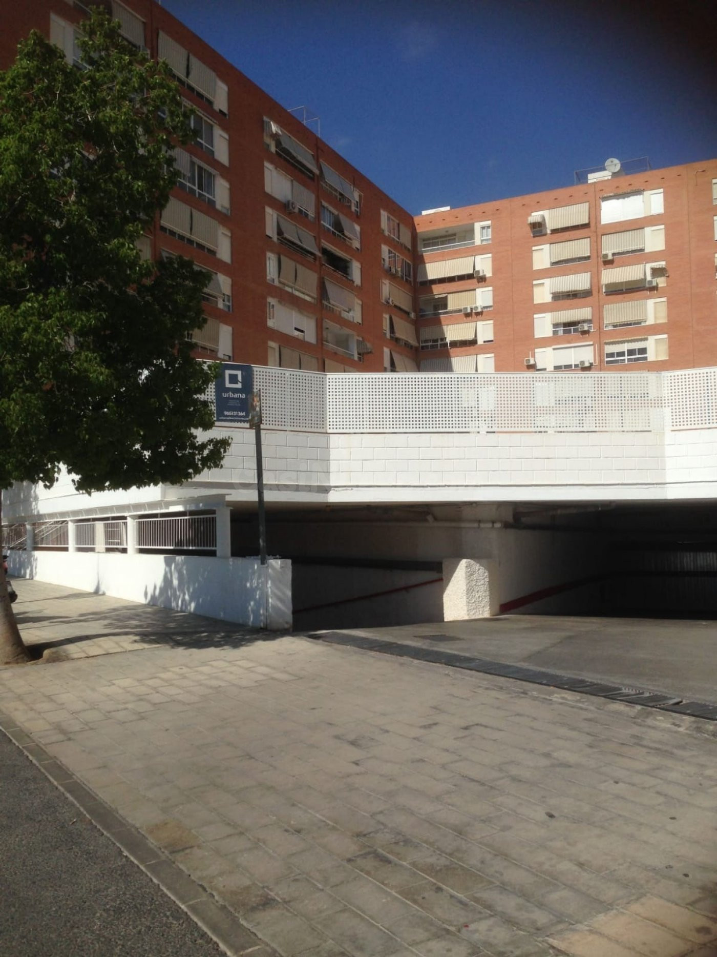 SE VENDE PLAZA DE GARAJE PEGADA AL CORTE INGLES PARA 3 COCHES
