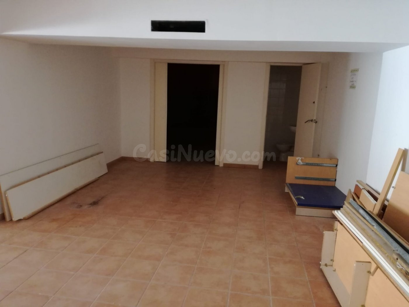 SE VENDE LOCAL GRANDE EN MUY BUENA ZONA PEGADO AL HOSPITAL
