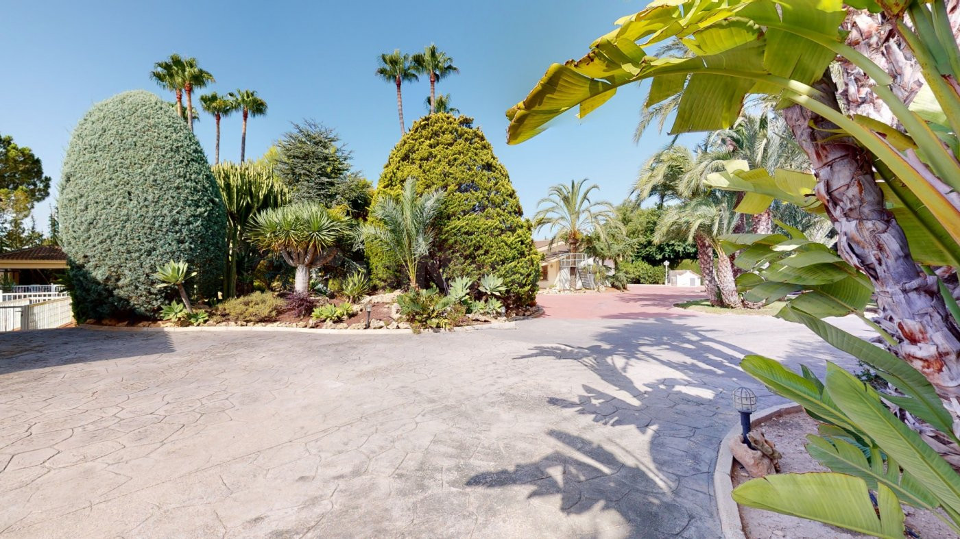 Chalet en venta en Elche con 4 hab. Chalet elche