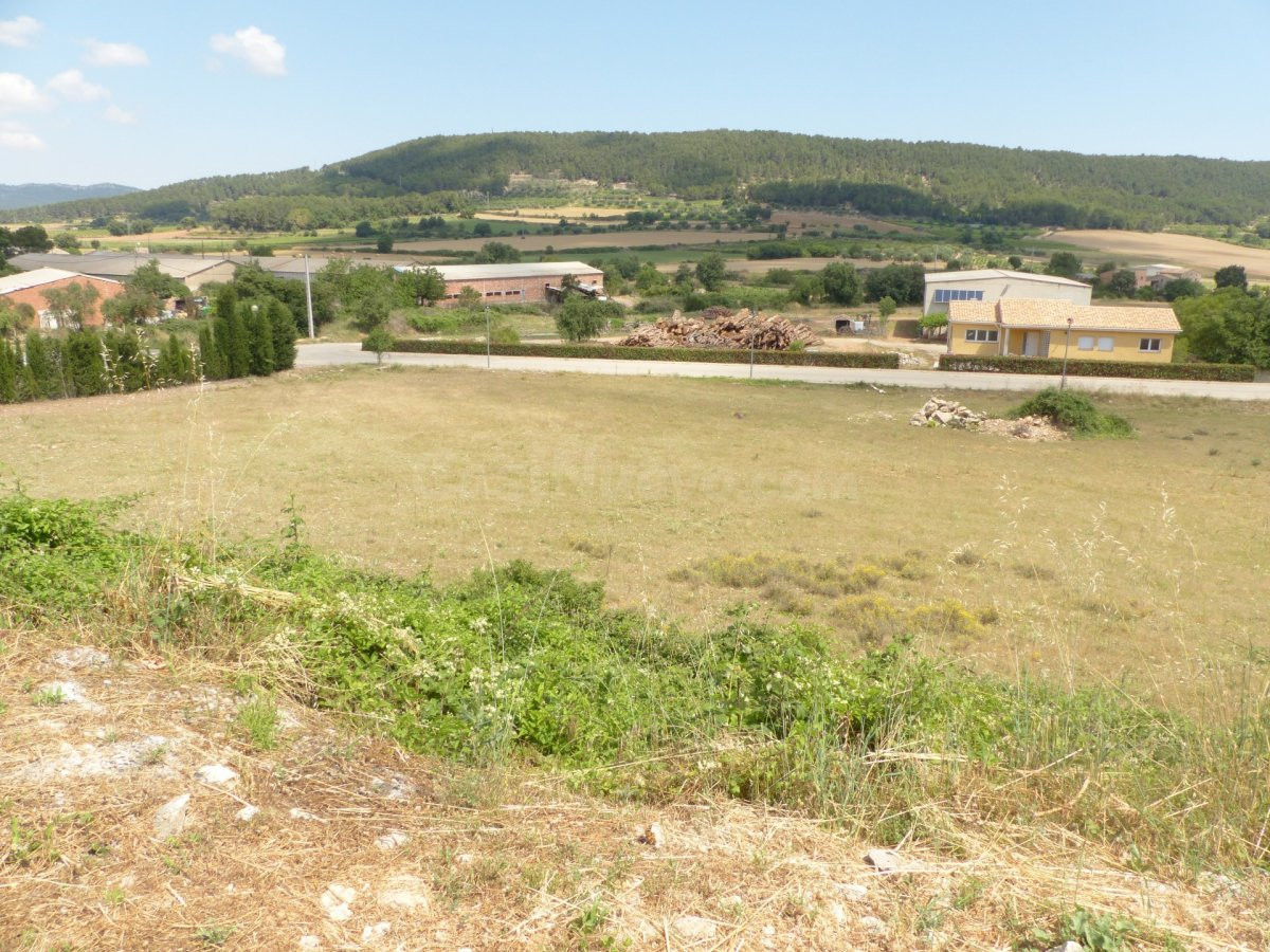SOLAR PARA USO INDUSTRIAL/RESIDENCIAL DE 3.098 M2 EN NUCLEO 