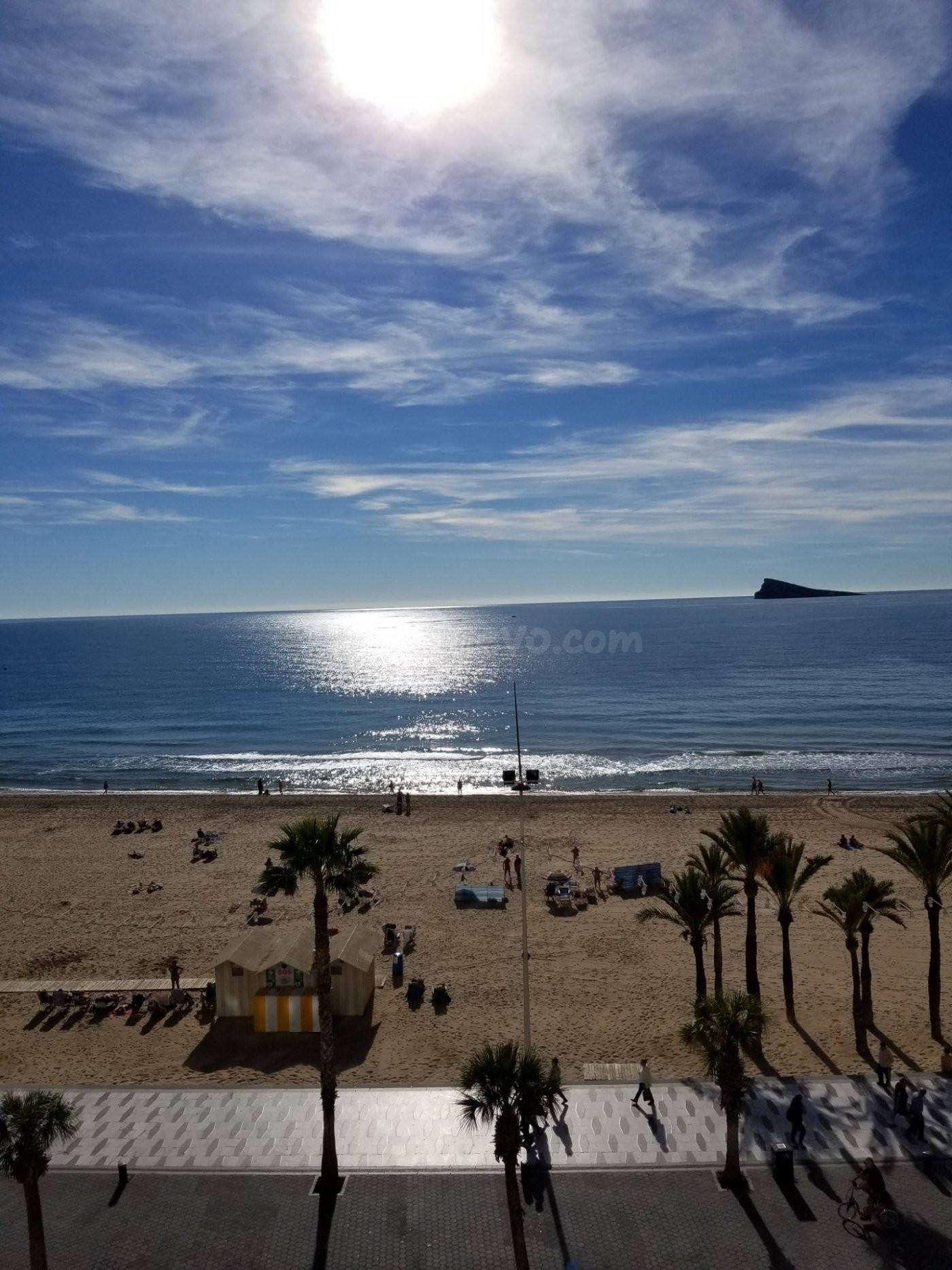 VENDO EN PLAYA LEVANTE GRAN PISO DE 4 DORMITORIOS, 3 BAÑOS. 
