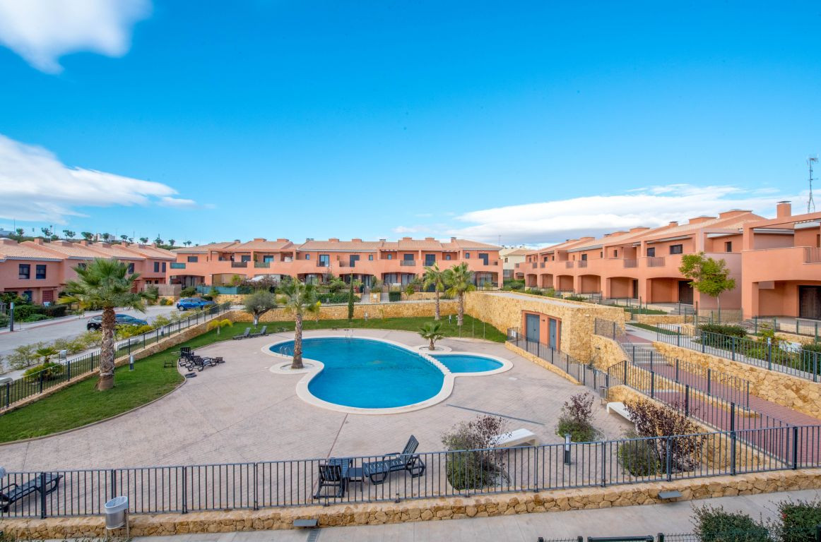 VIVIENDA NUEVA DE DISEÑO CON PISCINA,,NUEVO A CINCO MINUTOS DE ELCHE X AUTOVIA
