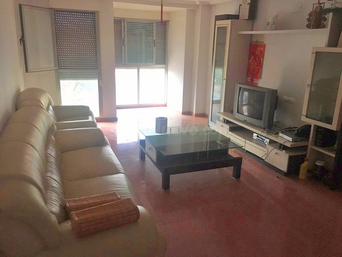 FACHADA DE DISEÑO SEMINUEVO CON VISTAS , SOLO UN VECINO X PLANTA