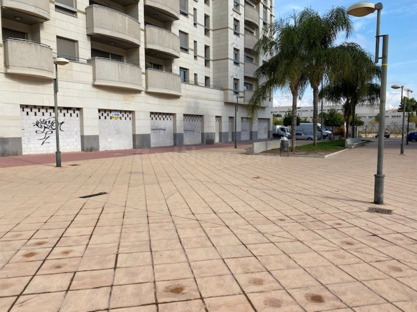 VENTA LOCAL 320 M2. ZONA AVDA. JUAN CARLOS 1º, JUNTO DELEGACIÓN DE HACIENDA