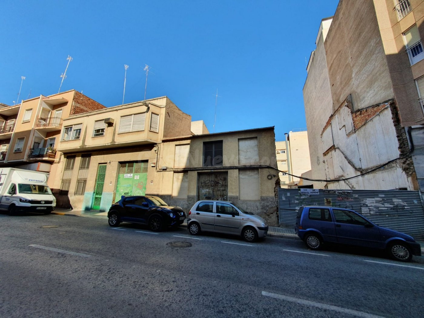 CASA SOLAR BIEN SITUADO DE 728 M2