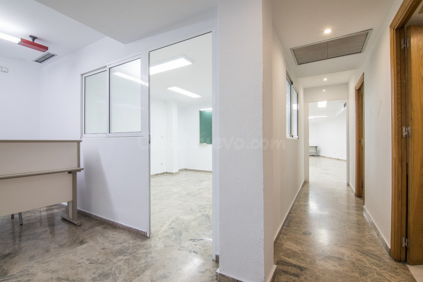 VENTA DE ENTRESUELO COMERCIAL EN ZONA MUY CENTRICA Y EN PERFECTO ESTADO PARA USO COMERCIAL !!!!!