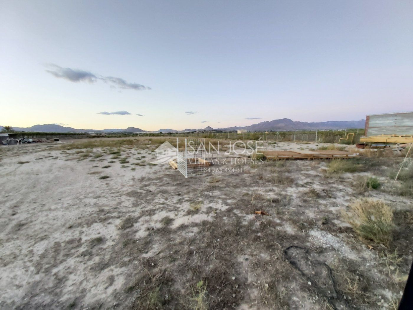 SE VENDE PARCELA CON ALBERGUE EN ZONA HUERTA MAYOR EN ASPE