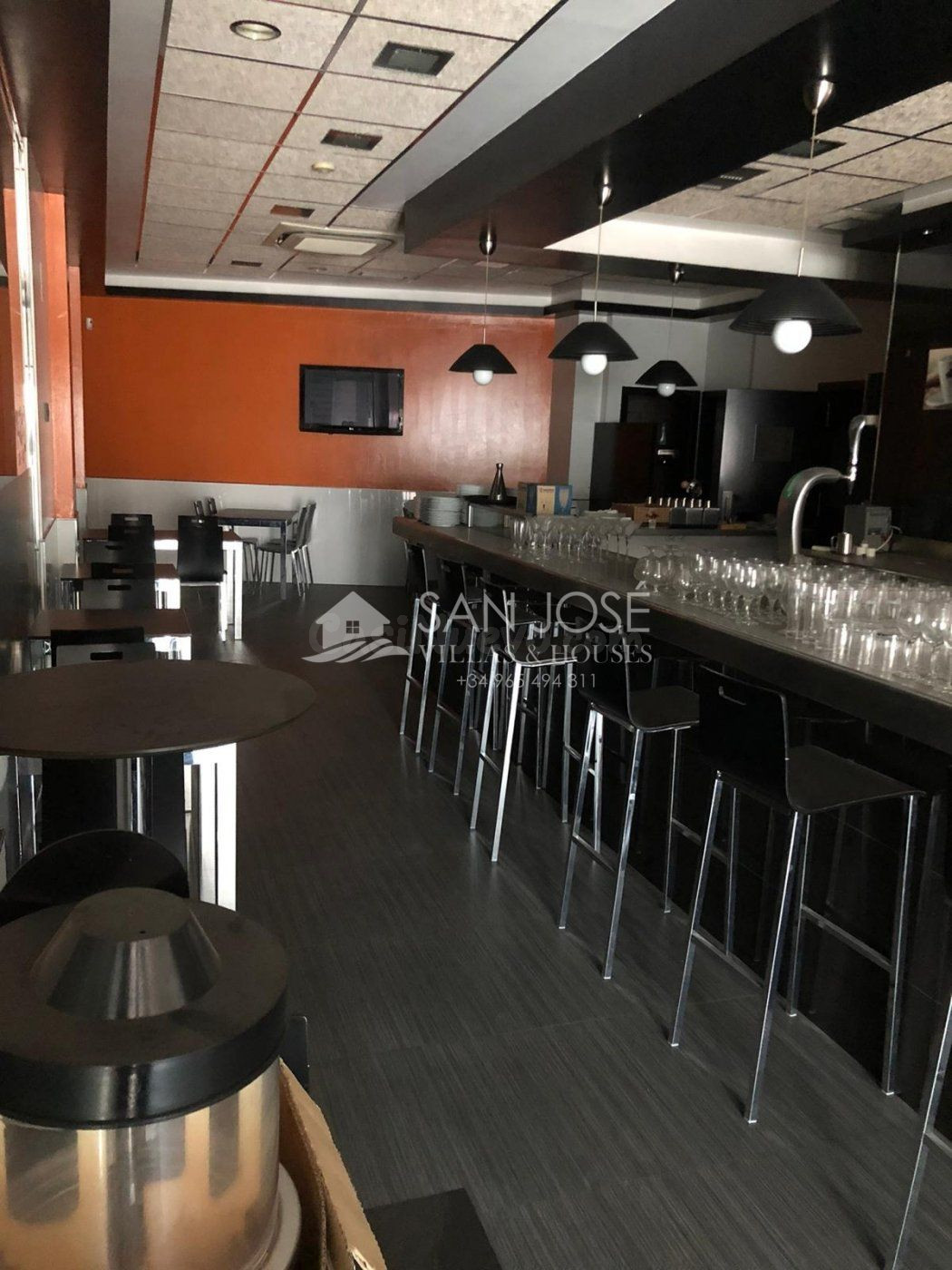VENTA DE LOCAL EN CREVILLNETE, ESQUINA
