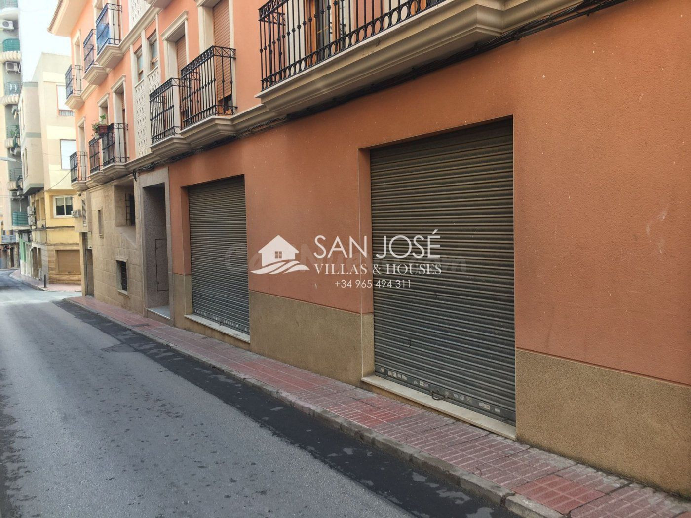 SE VENDE LOCAL COMERCIAL EN MONOVAR(ALICANTE)