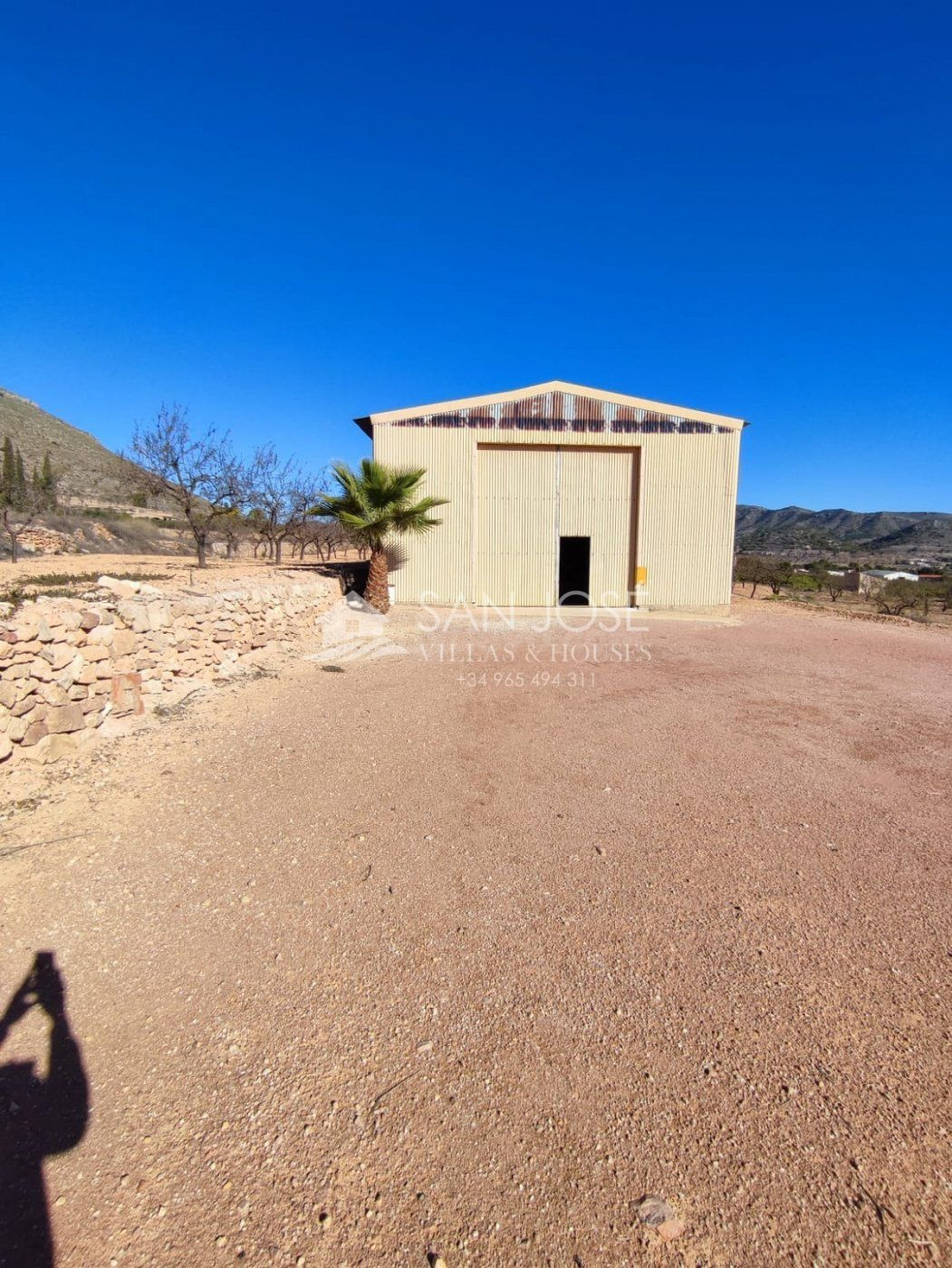 SE VENDE NAVE INDUSTRIAL EN LA ROMANA, SITUADA EN LAS CUEVAS DE SAN ANTON ( ALICANTE )