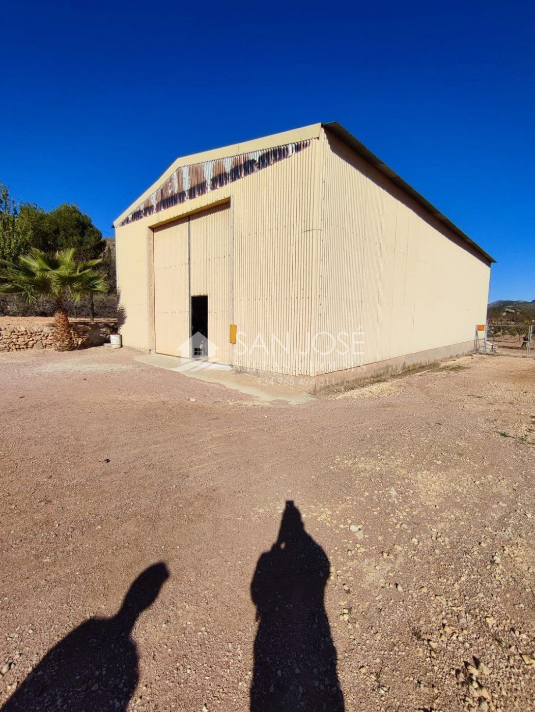 SE VENDE NAVE INDUSTRIAL EN LA ROMANA, SITUADA EN LAS CUEVAS - foto 2