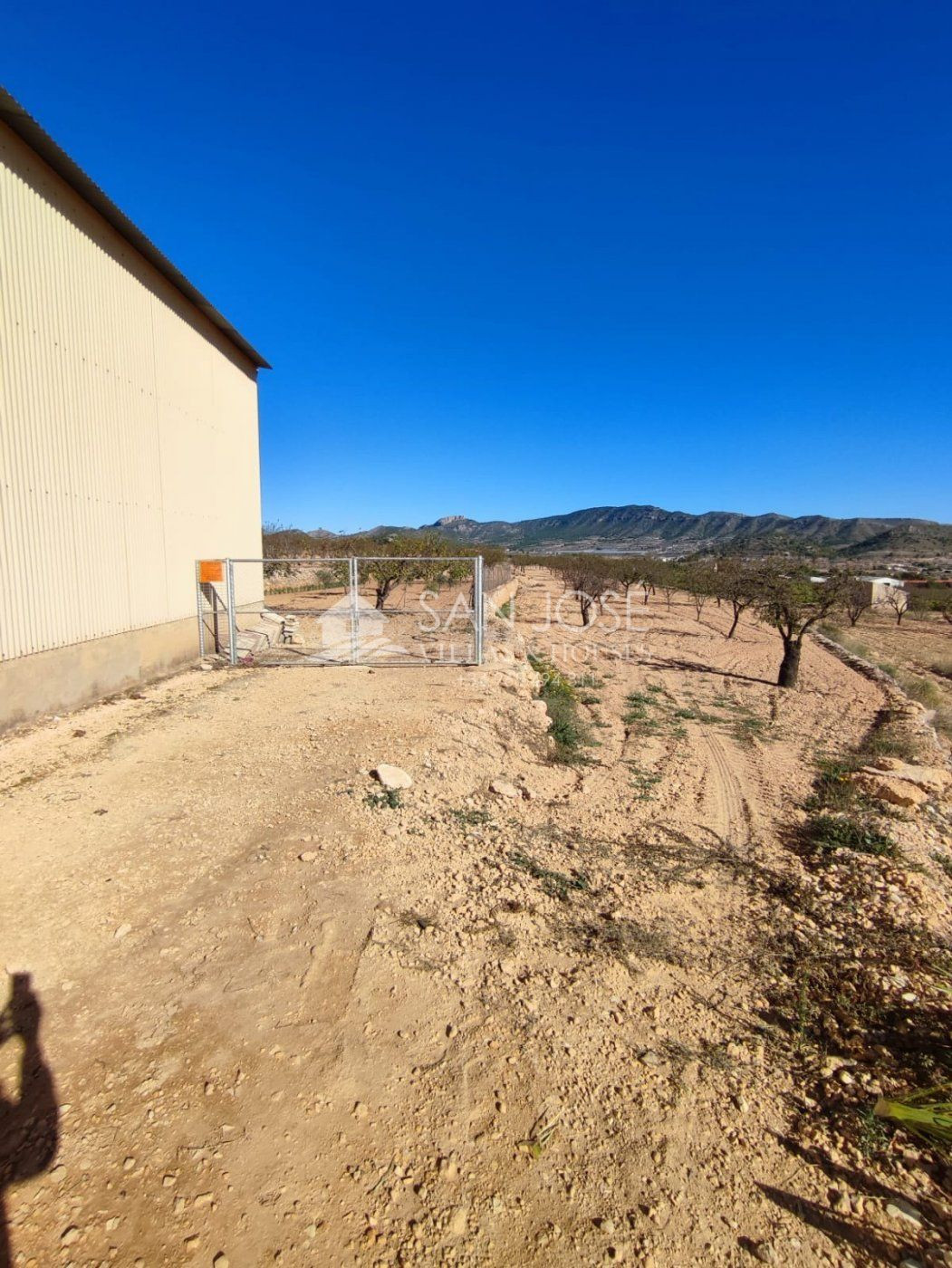 SE VENDE NAVE INDUSTRIAL EN LA ROMANA, SITUADA EN LAS CUEVAS - foto 3