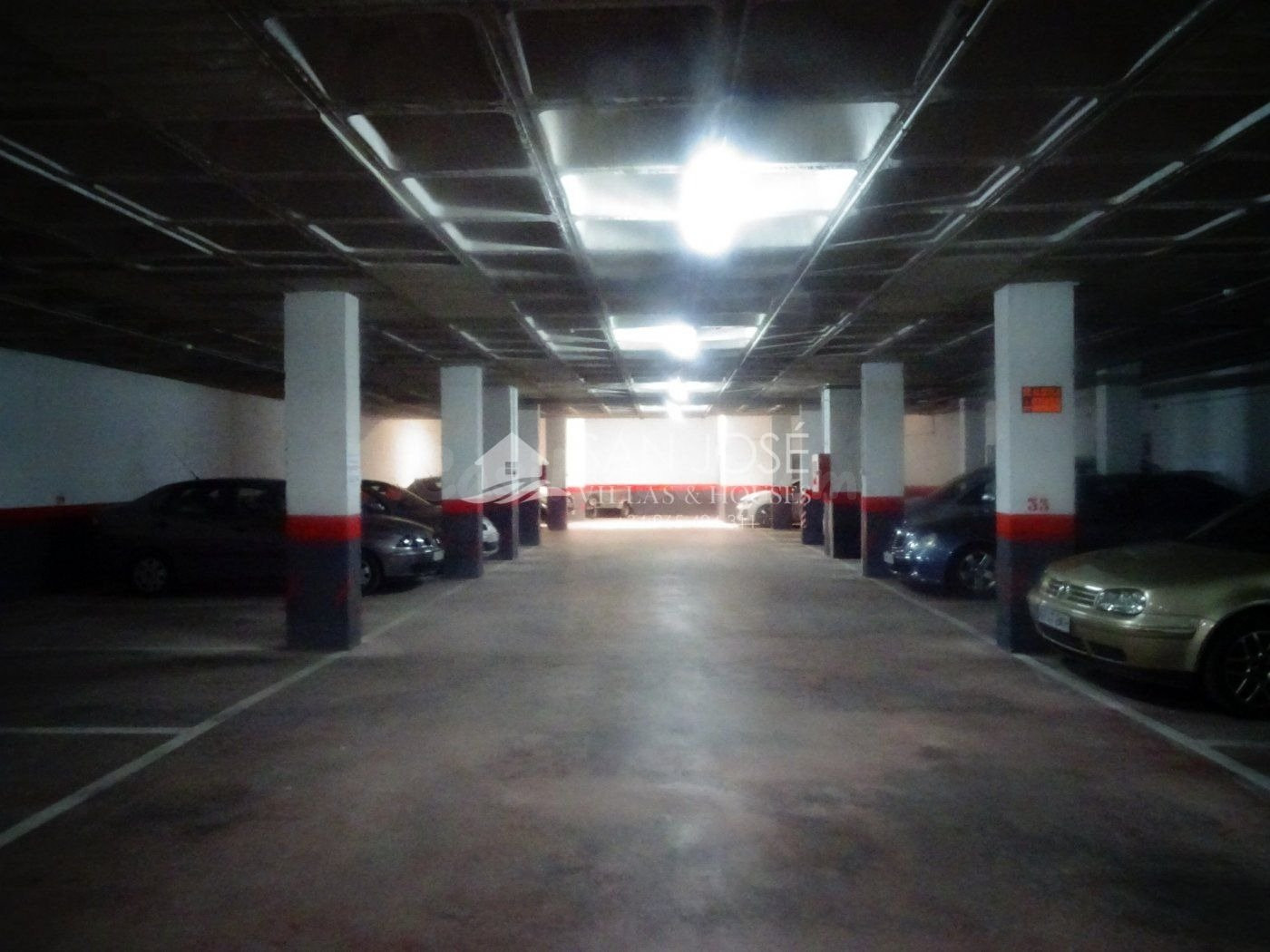 SE VENDE PLAZA DE GARAJE CON TRASTERO EN ASPE