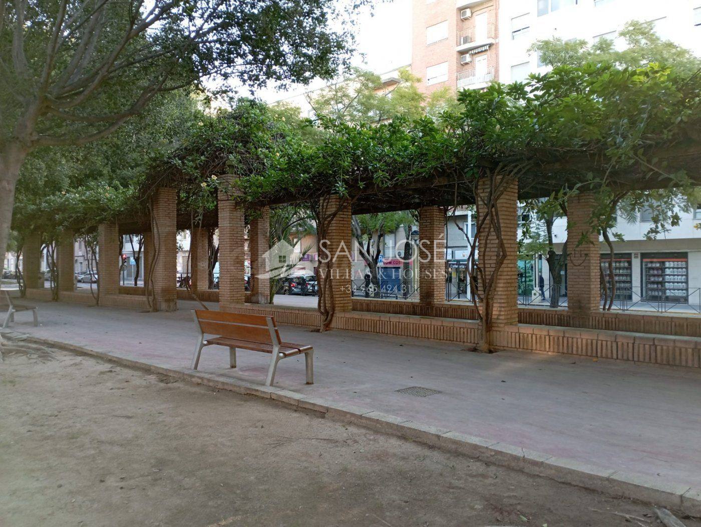 VENTA DE LOCAL COMERCIAL Y GARAJE