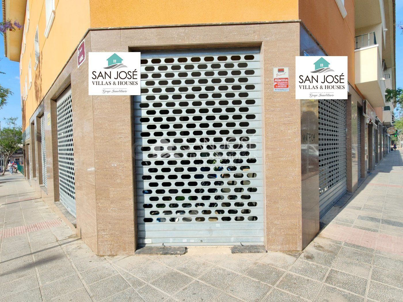 SE ALQUILA LOCAL COMERCIAL DIAFANO ENFRENTE DEL PARQUE DE LA COCA Y FRENTE COLEGIO EN ASPE